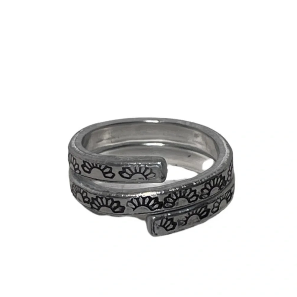 Handmade 8/9 stamped boho sunflower silver adjustable hypoallergenic wrap ring‎